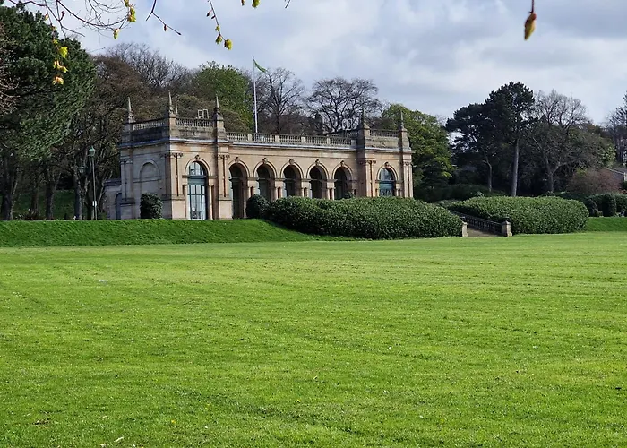 Hil Stays - Baxter Park View